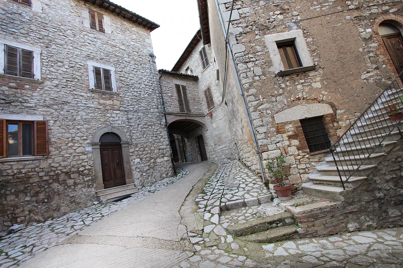 Vicolo in pietra di Collicello
